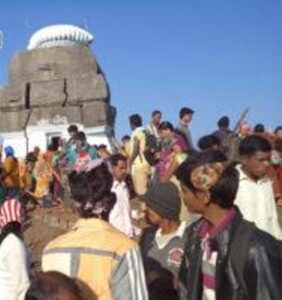 crowd_at_mahendragiri