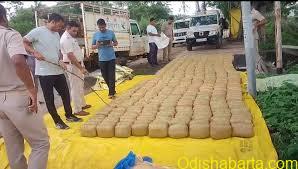930 Packets of Ganja Seized from Pickup Van in Odisha’s Subarnapur, Driver escapes
