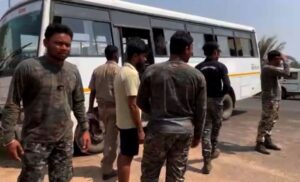 VILLLAGERS ATTACK COP-MOHONA