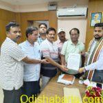 Angul District Chemists and Druggists Association submits a memorandum to Talcher Sub Collector  in various issues