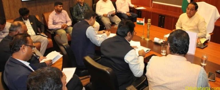 supply minister -with petrol issue