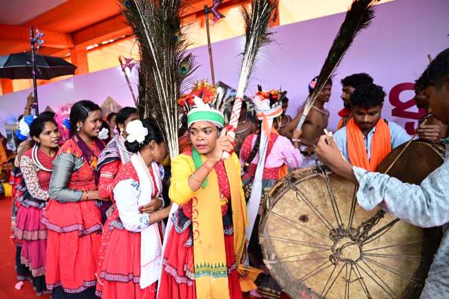 DANCE